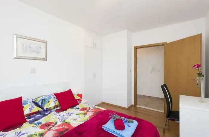 Apartment Hana's Eyes