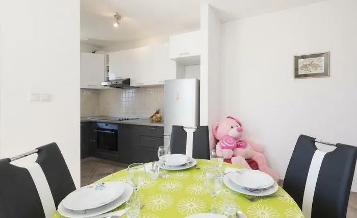 Hana's Eyes * Hvar Town